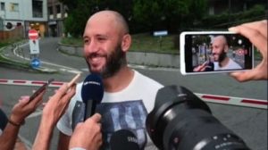 Salvare miraculoasă. Un italian a prins din zbor un copil care căzuse de la etajul cinci