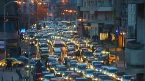 Se pregătesc interdicții pe străzile din București: Ce mașini ar putea dispărea din trafic la orele de vârf. Amenzi de până la 5.000 de lei
