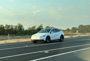 Se schimbă modul de calcul la impozitul mașinilor pe combustie. Mașinile electrice, în schimb, vor avea o taxă unică
