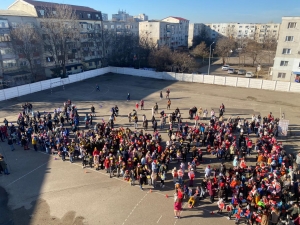 Secret Santa Multicultural in județul Constanța. 300 elevi români au schimbat cadouri cu 200 de copii ucrainieni
