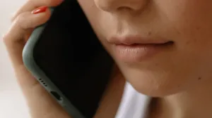 Semne că telefonul tău este urmărit. DNSC trage un semnal de alarmă, o mulțime de români se confruntă cu această situație
