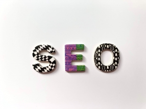 SEO vs. SEM: De ce să investești în optimizarea motoarelor de căutare