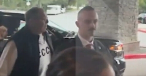 Serghei Lavrov a sosit în Alaska îmbrăcat într-un pulover pe care scrie URSS: 