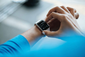 Smartwatch pentru sport, birou sau utilizare zilnică? Funcțiile care contează cu adevărat

