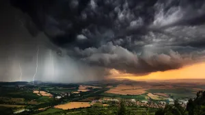 Specialiștii fac un anunț îngrijorător pentru întreaga omenire: Urmează o perioadă cu fenomene meteo extreme
