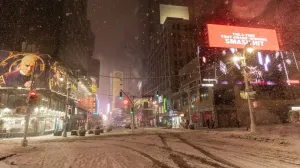 Stare de urgență la New York: Orașul primarului care l-a facut fascist pe Trump e paralizat de o furtună de zăpadă fără precedent în ultimii 10 ani. La fel și la Boston!