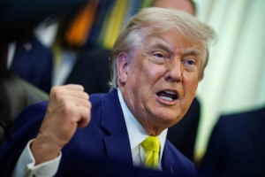 SUA și Iran au semnat primul document de pace. Trump, JD Vance și președintele Parlamentului iranian, Mohammad Bagher Ghalibaf, sunt semnatarii
