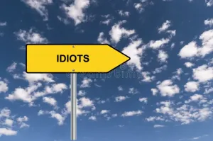 Trecerea speciei de la oameni normali la idioți utili și idioți inutili!