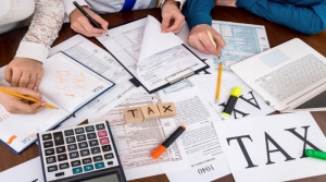 Trump a luat-o razna si prăbuseste economia mondială: Taxe de 145% pe importurile chinezești