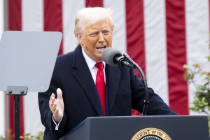 Trump protejeaza Chinei Big Tech in SUA: Smartphone-urile, calculatoarele şi alte produse electronice vor beneficia de o scutire de la tarifele vamale pe China