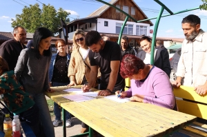 Ulmi s-a săturat: primarul Petre Nicolae, contestat de localnici - PUSL adună semnături pentru referendum de demitere

