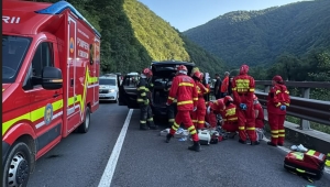 Un bărbat a murit după ce un bolovan desprins de pe versant i-a strivit mașina pe DN7, în județul Sibiu
