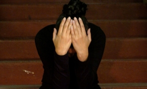 Un bărbat și-a răpit fosta iubită: intervenţie în forţă a poliţiştilor pentru a o elibera