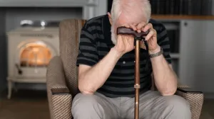 Un cadru medical dezvăluie ce fenomen surprinzător apare cu o lună înainte de moarte
