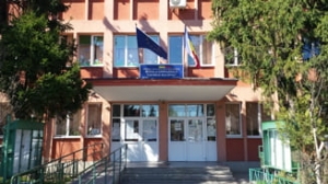 Un elev batut si umilit de colegi s-a aruncat de la etaj intr-o scoala din Bucuresti. Reactia inspectorului general:
