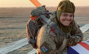 Un luptător britanic din Mariupol a anunțat că s-a predat rușilor împreună cu unitatea sa: Au rămas fără muniție și alimente