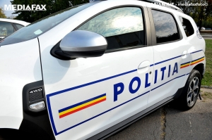 Un şofer fără carnet de doi ani a fost prins la volan. Când l-au văzut poliţiştii, braşoveanul a schimbat locul cu soţia