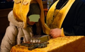 Un preot a incercat sa seduca o copila de 14 ani in timpul spovedaniei: