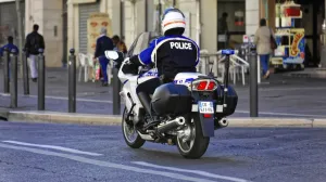 Un român i-a șocat pe polițiștii din Franța: Și-a lăsat fiul de 9 ani să conducă pe marile bulevarde din Marsillia
