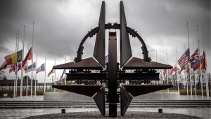 Un scandal de corupție bubuie la NATO: Mai multe persoane arestate într-o anchetă internațională
