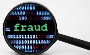 Un site le-a permis escrocilor să se prezinte drept reprezentanți ai unor bănci de renume. Prejudiciu de 100 de milioane de lire sterline