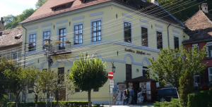 Ungaria cumpără clădiri de patrimoniu în Ardeal pe bandă rulantă. Compania deținută de statul maghiar intră în centrul istoric al Sighișoarei