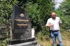 Urșii fac pagube în cimitir: