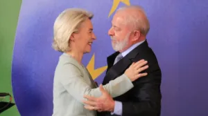 Ursula von der Leyen sărbătorește acordul Mercosur cu președintele Braziliei în timp ce în Europa se ridică un mare val de proteste
