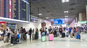 Vacanțe compromise și zboruri anulate. Războiul din Orientul Mijlociu afectează milioane de turiști
