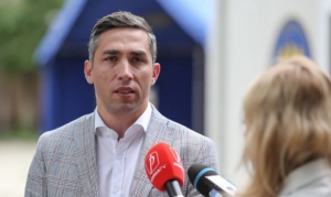 Valeriu Gheorghiță îndeamnă pe alții să-și vaccineze copiii, dar pe ai săi nu! Becali a dezvaluit ca nu si-a vaccinat nici mama