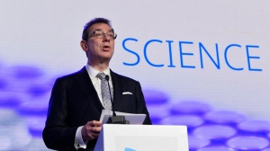 Veterinarul Albert Bourla de la Pfizer profețește: