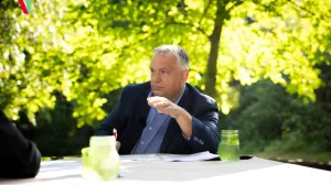 Viktor Orban a decis să le dea ucrainenilor mașinile blindate. A păstrat însă banii și aurul: 'Vă mai așteptăm'
