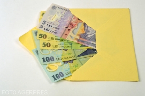 Zeci de bătrâni au fost înșelați prin