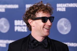 Zuckerberg vrea sa socializezi cu roboții. Noua strategie Meta pentru a menține utilizatorii conectați