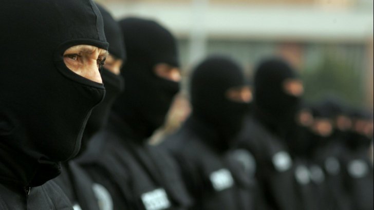 33 de percheziții DNA, inclusiv la o instituție publică, în București, Vâlcea și Dolj