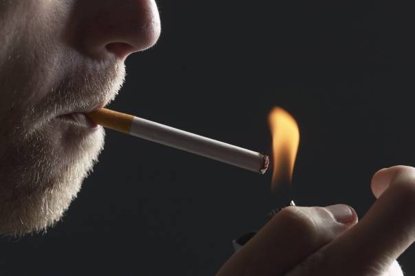 33 de senatori au contestat legea antifumat la Curtea Constituțională a României. Pâna la solutionare, se fumeaza!