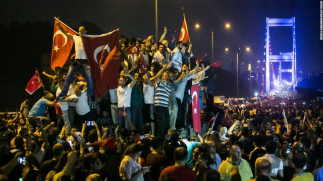 34 de persoane condamnate pe viaţă deoarece au încercat să-l asasineze pe Erdogan în timpul puciului