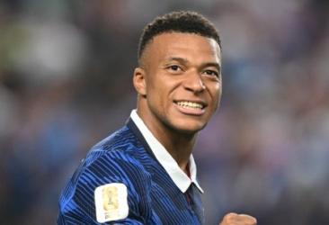 "Furtuna" Mbappe la Campionatul Mondial. Cum s-a încheiat Franța - Irak, meci întrerupt două ore din cauza vremii
