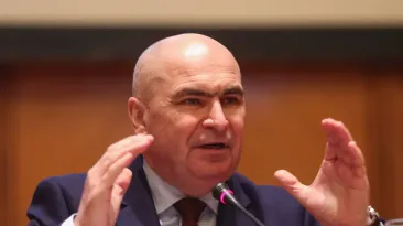 "Ghilotina" lui Ilie Bolojan: Taie în carne vie la bugetarii normali și crește numărul bugetarilor de lux. Sindicaliștii acuză o acțiune de epurare
