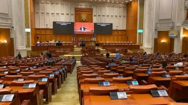 Înțelegere tacită între liderii partidelor pentru alegeri anticipate: Mingea va fi exclusiv în terenul lui Nicușor Dan
