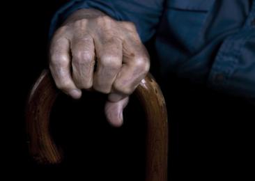 Înaintarea în vârstă reduce riscul de cancer? Noi cercetări răstoarnă teoriile actuale
