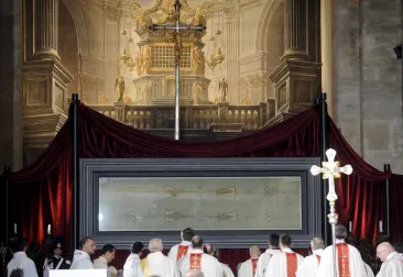 A fost învelit Iisus în pânza misterioasă din Catedrala Sf Ioan? O analiză ADN surprinzătoare dezvăluie locul de origine al Giulgiului din Torino