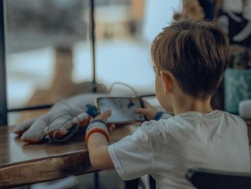 Accesul copiilor și adolescenților la rețele sociale va fi interzis în Uniunea Europeană. Ce presupune proiectul propus de Comisia Europeană
