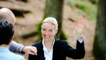 AfD ia în calcul să nu mai ceară ieșirea Germaniei din UE, dar propune o "uniune de naţiuni suverane"