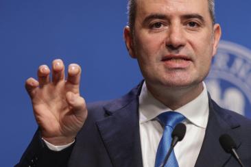 Alexandru Nazare a reusit cu toata austeritatea sa găseasca bani pentru finantarea Campionatelor Mondiale de înot pentru juniori
