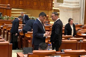 Anticipatele pot schimba culoarea politică. Parlamentari din partidele mari ar putea încerca să prindă un mandat pe listele AUR
