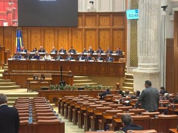 Aproape jumătate dintre români vor alegeri anticipate. Ce spun de programul SAFE și felul în care s-au făcut achizițiile de miliarde de euro