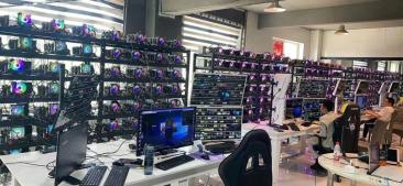 Armata de comentatori. Cum a transformat inteligența artificială fermele rusești de boți în arme de influență
