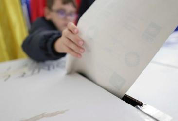 AUR: Asistăm la o amplă operațiune de mobilizare politică dirijată a alegătorilor cu scopul de a influența rezultatul alegerilor „în favoarea candidatului Sistemului, pentru Nicușor Dan"
