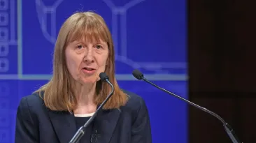 Bătaie de joc maximă - Vicepreședintele Băncii Mondiale spune că românii au 80% din puterea de cumpărare a UE: Țara noastră are printre cele mai mici salarii din UE
